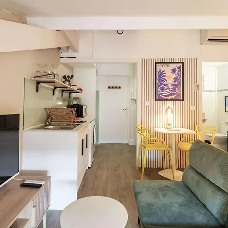 Proche De La Gare Apartman